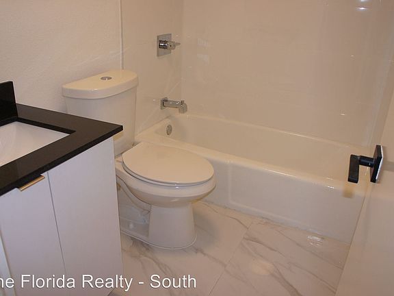 4th image of 2140 NE 56th St APT 3