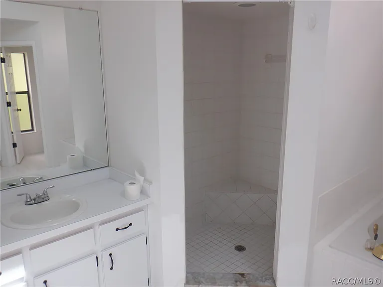 335 E Falconry Ct — Photo 10
