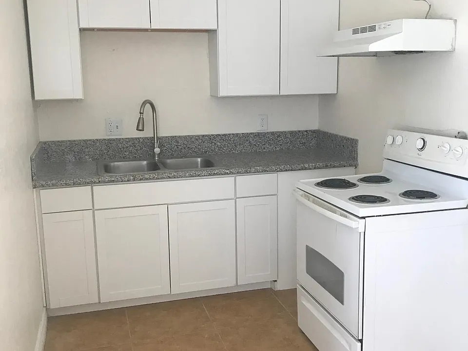2208 Sunrise Ave #5