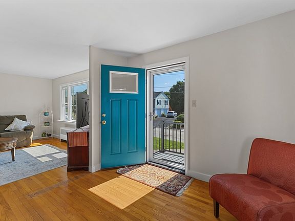 3rd image of 7 Simond St