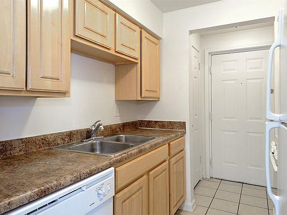 2nd image of 1225 E 52nd St APT 817