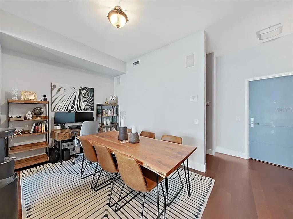 2 bed, 2.0 bath, 1282 sqft, $3,400 — Photo 4