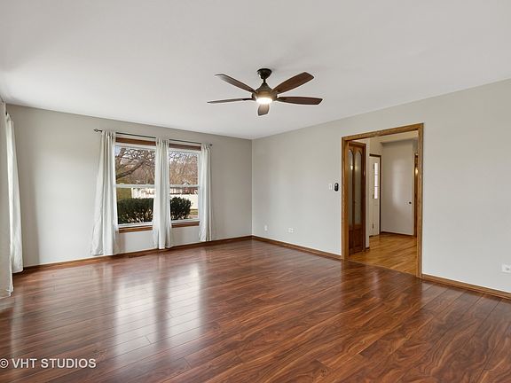 4th image of 150 Greenbriar Dr