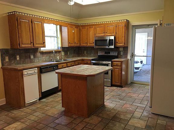 Nice size pantry too!