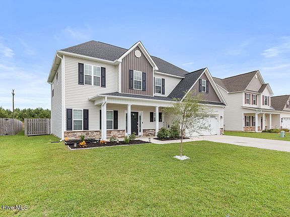 4th image of 451 Worsley Way