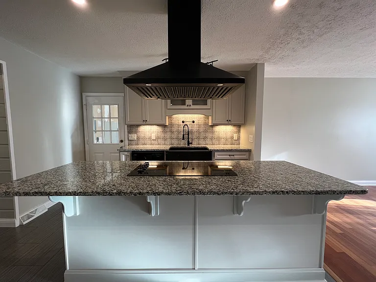 331 Madison Dr — Photo 10