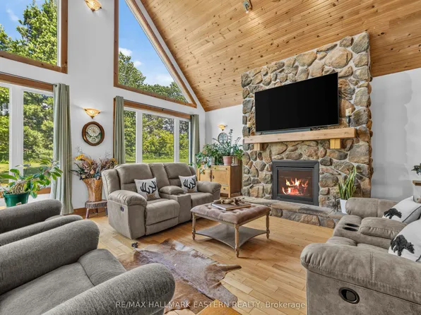 184 Golf Course Rd, Quinte West, ON K0K 3E0