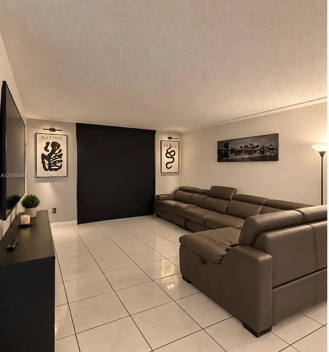 Foxcroft Apts Inc Condo — Photo 1