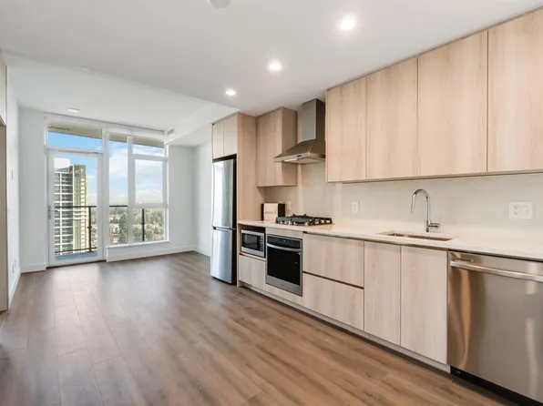 10750 135a St #2903, Surrey, BC V3T 4C9