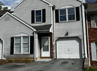 125 Brookfield Dr, Macungie, PA 18062