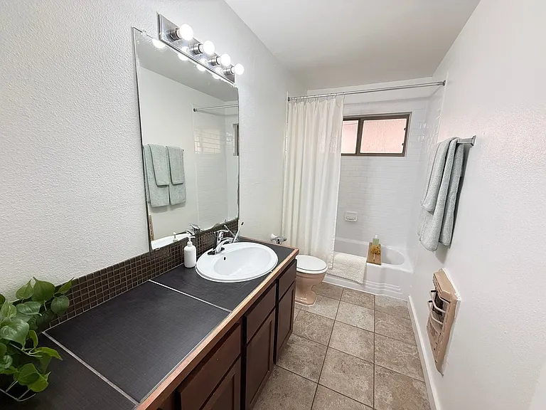 Lorrain Apartments — Photo 59