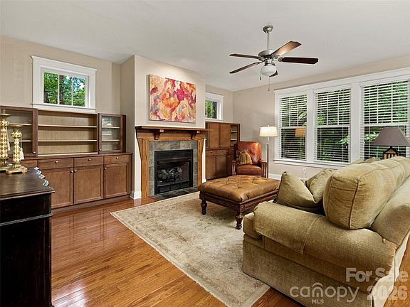 5th image of 24 Greenwells Glory Dr