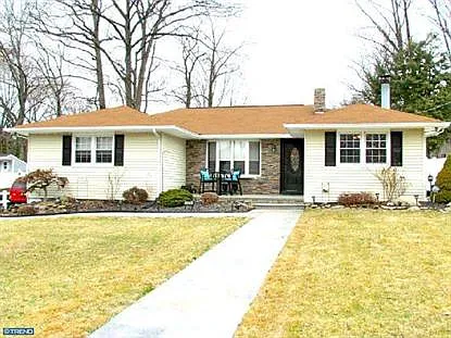 325 Oak Ave photo 1