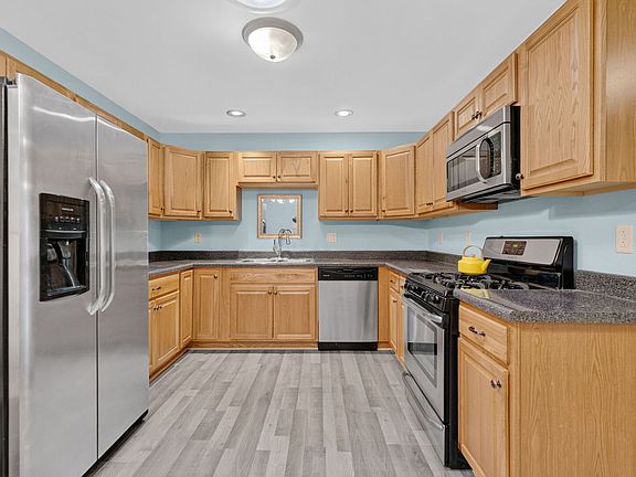 4th image of 175 N Harbor Lndg