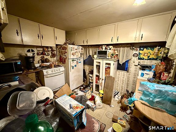 4th image of 464 Lopus Road