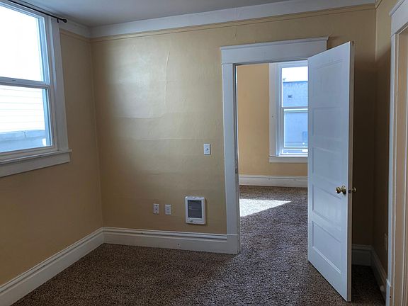 5th image of 112 1/2 E Spring St APT L