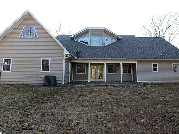 3rd image of 144 Wildflower Ct