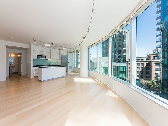 4th image of 301 Main St #It9d