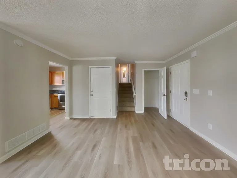 412 Remington Ct — Photo 4