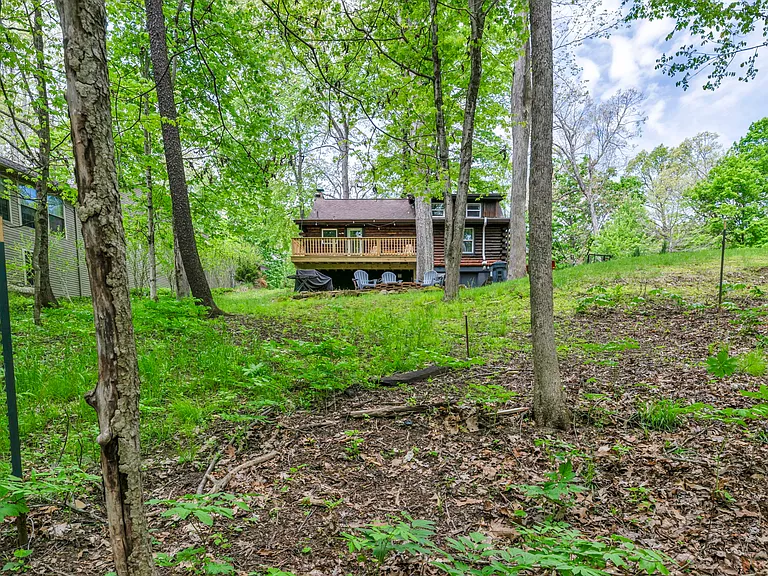 410 Apple Hill Dr N — Photo 32