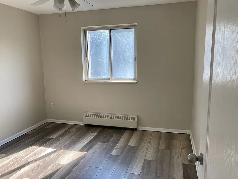 45 Paisley Blvd W — Photo 24