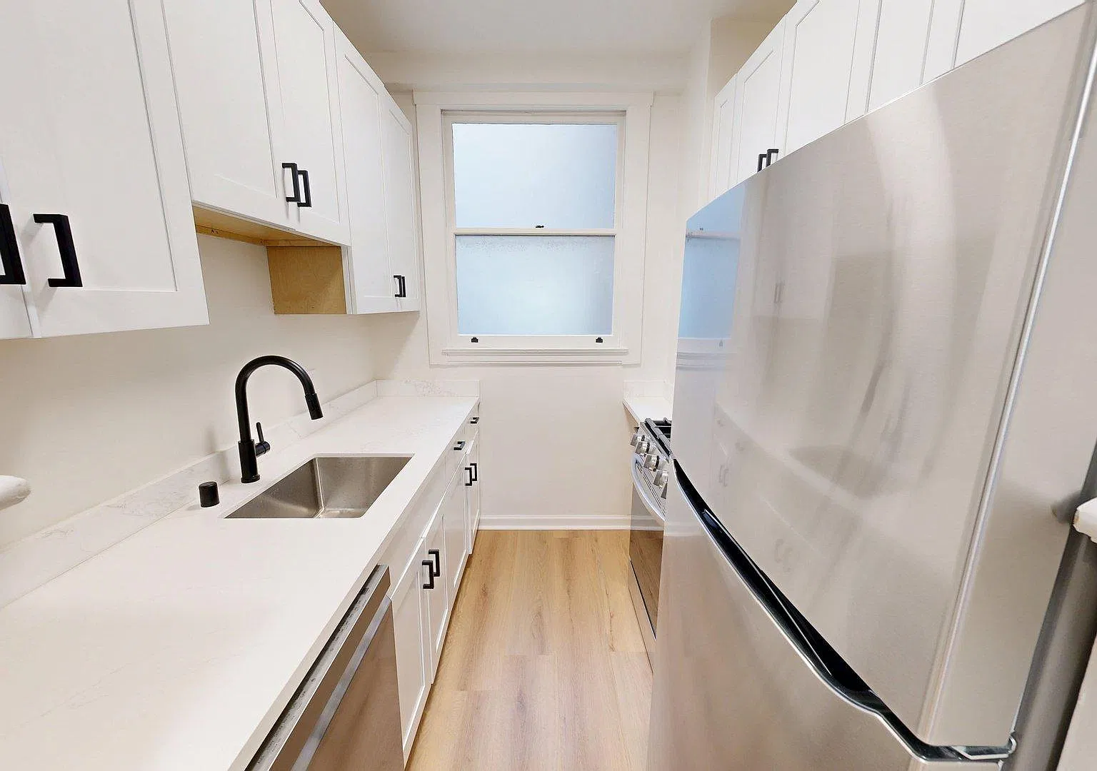 1047 Bush Street 3 — Photo 2
