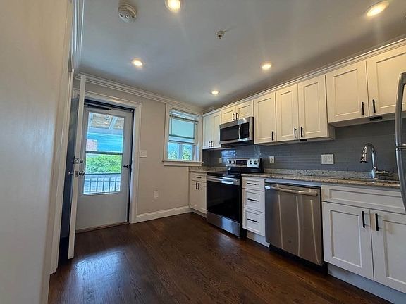 2nd image of 41 W Walnut Park #3