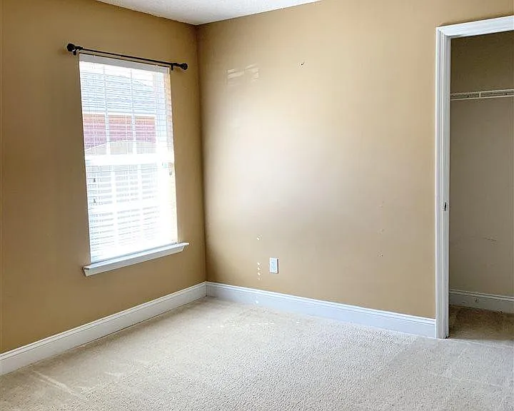 115 E Crest Way — Photo 14