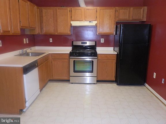 5th image of 2388 Hazelwood Ct