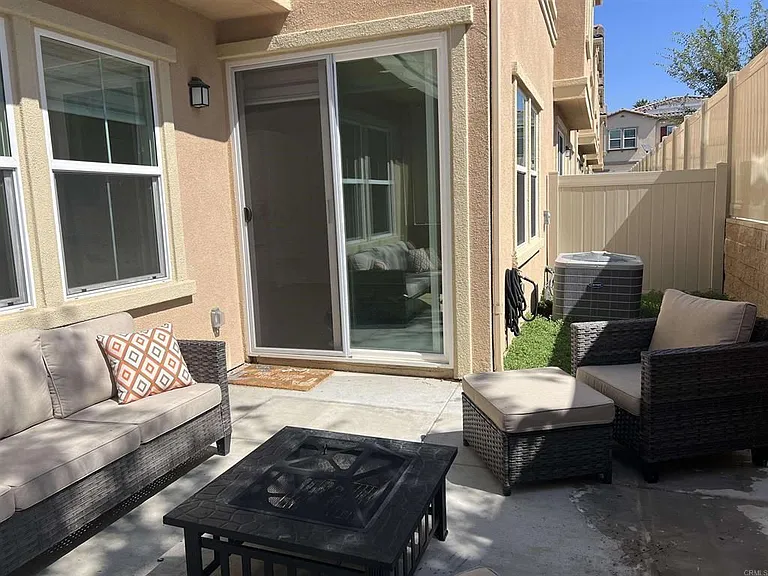 530 Longmeadow St — Photo 7
