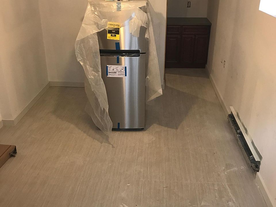 1st image of 130 Cox Ave #4