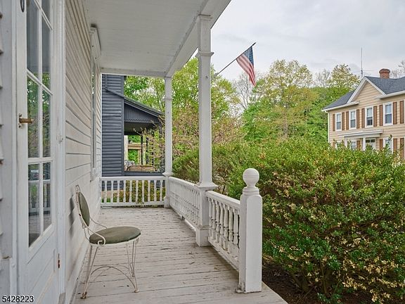 3rd image of 20 Maple St