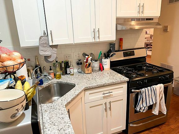 2nd image of 4653.1 N Wolcott Ave #1