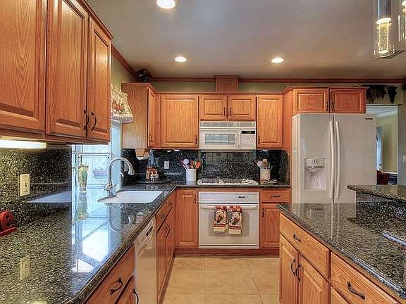 5th image of 1541 Hurley Ct