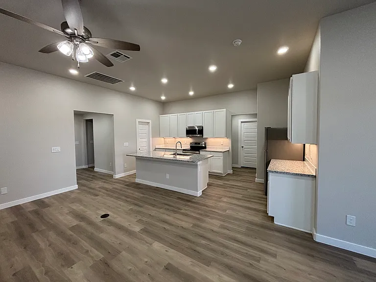2504 Abbeville Ave — Photo 5