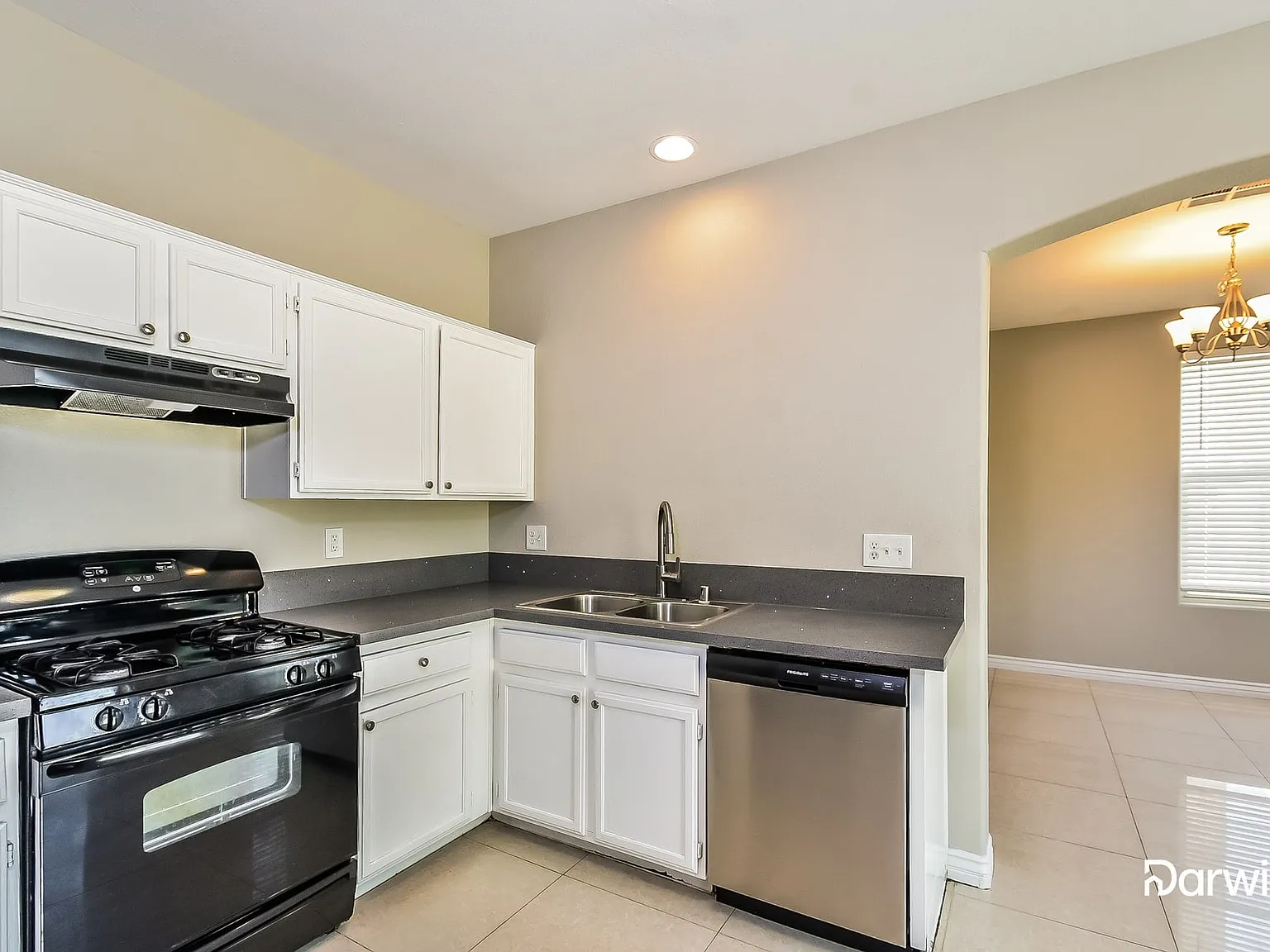 3 bed, 3.0 bath, 1554 sqft, $1,899 — Photo 3