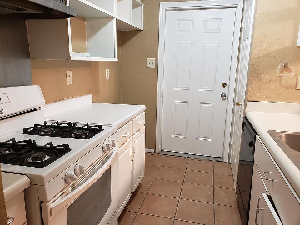 1st image of 13334 Chesterton Dr