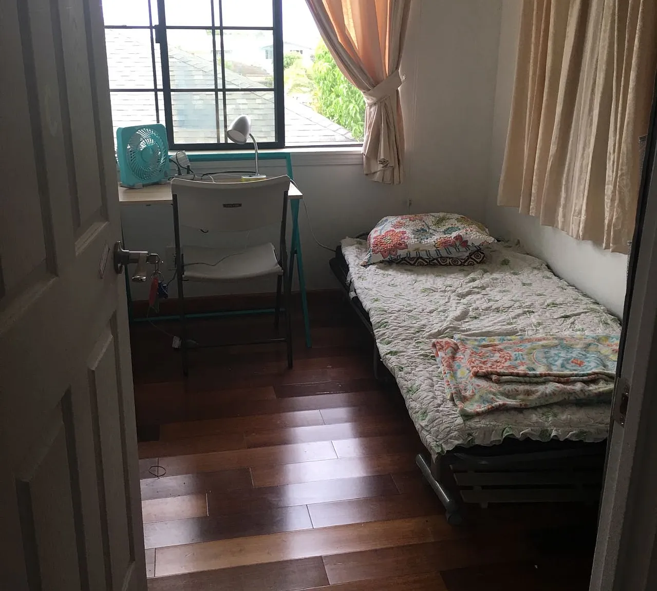 9 bed, 5000 sqft, $900 — Photo 2