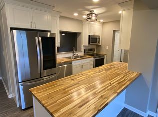 896 Orchard Park Rd, Hurricane, WV 25526