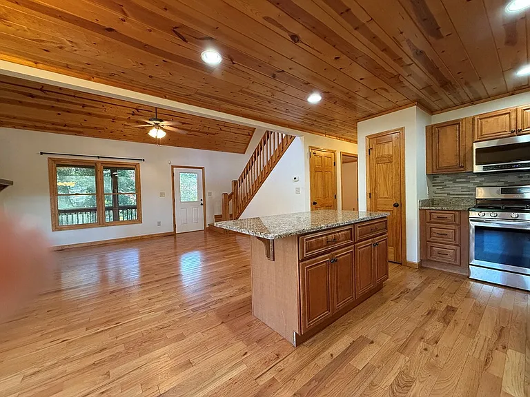 369 Farmer Cir — Photo 5