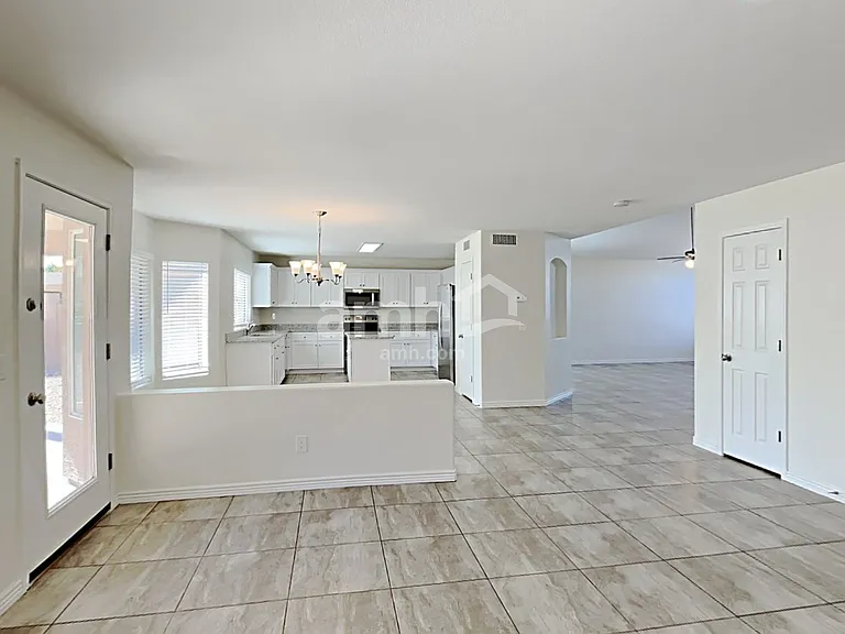 11173 W Madeline Christian Ave — Photo 5