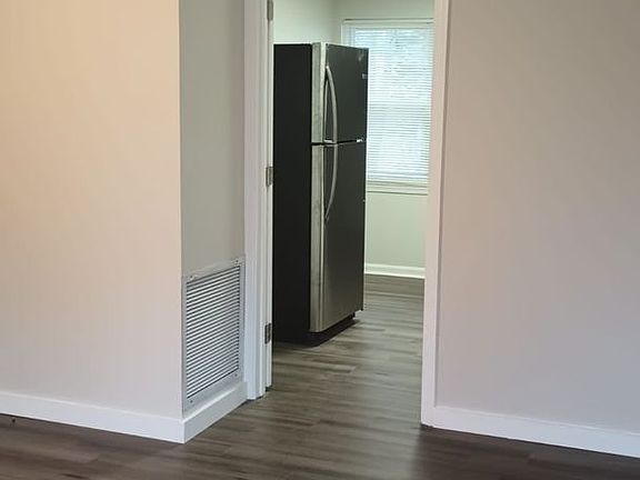 4th image of 310-312 Brookedge Dr