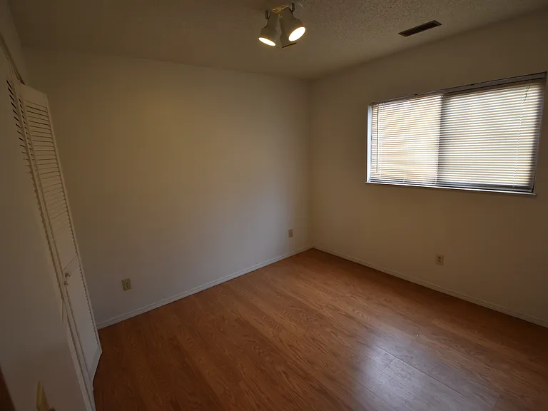 1050 Mazatlan Cir #C — Photo 23