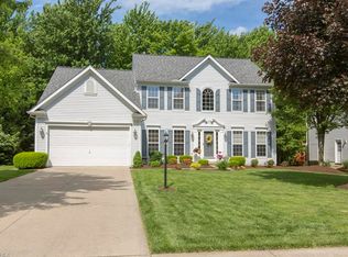 8984 Lake View Dr, Olmsted Falls, OH