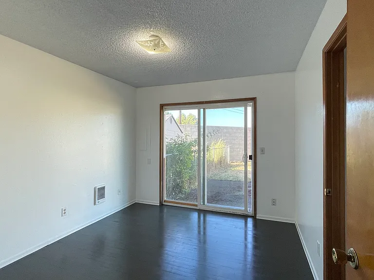SE 104th Ave — Photo 3