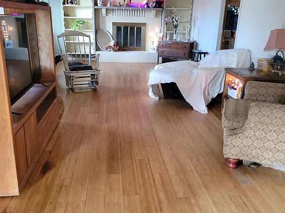 5th image of 400 N Lindsey St