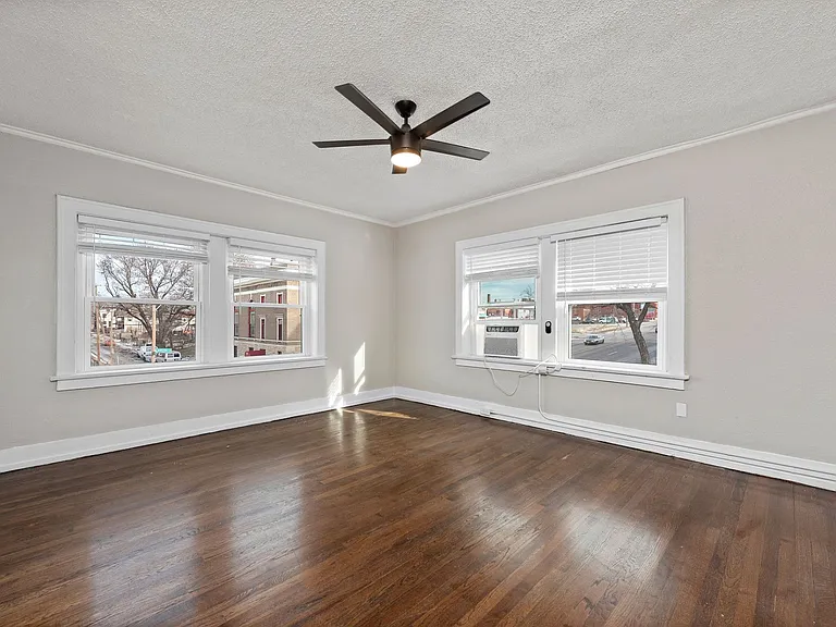 901 E Linwood Blvd — Photo 42