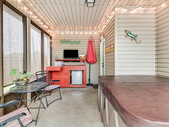 3rd image of 333 Elwick Dr