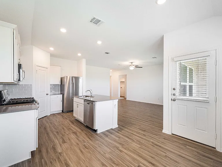 102 Sebring Cir — Photo 15