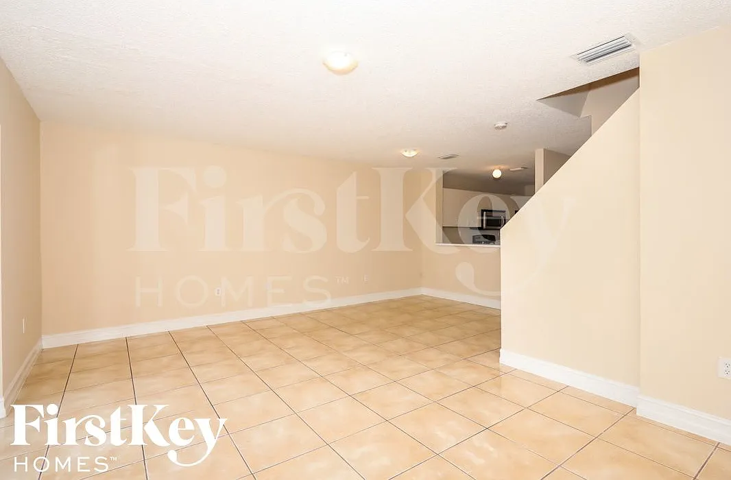 3 bed, 2.0 bath, 1310 sqft, $2,825 — Photo 3